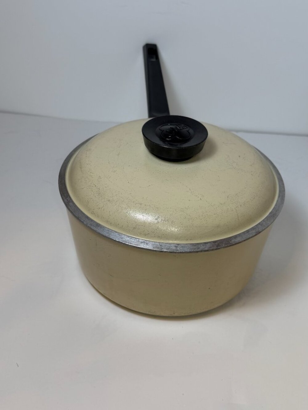 Vintage Club Cookware Aluminum 2 QT Saucepan in Harvest Gold
